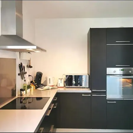 Chic 2chambres,70m²+balcon+parking+wifi アパート
