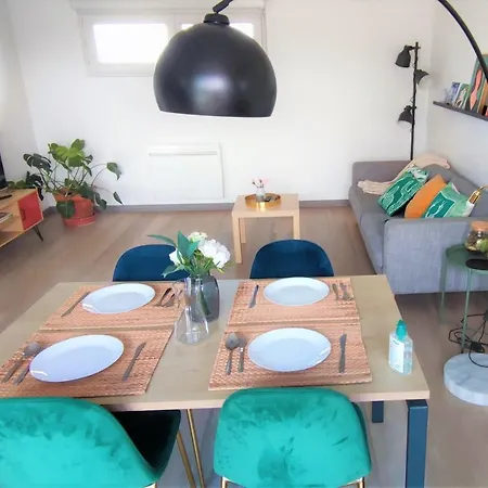 Chic 2chambres,70m²+balcon+parking+wifi ナント